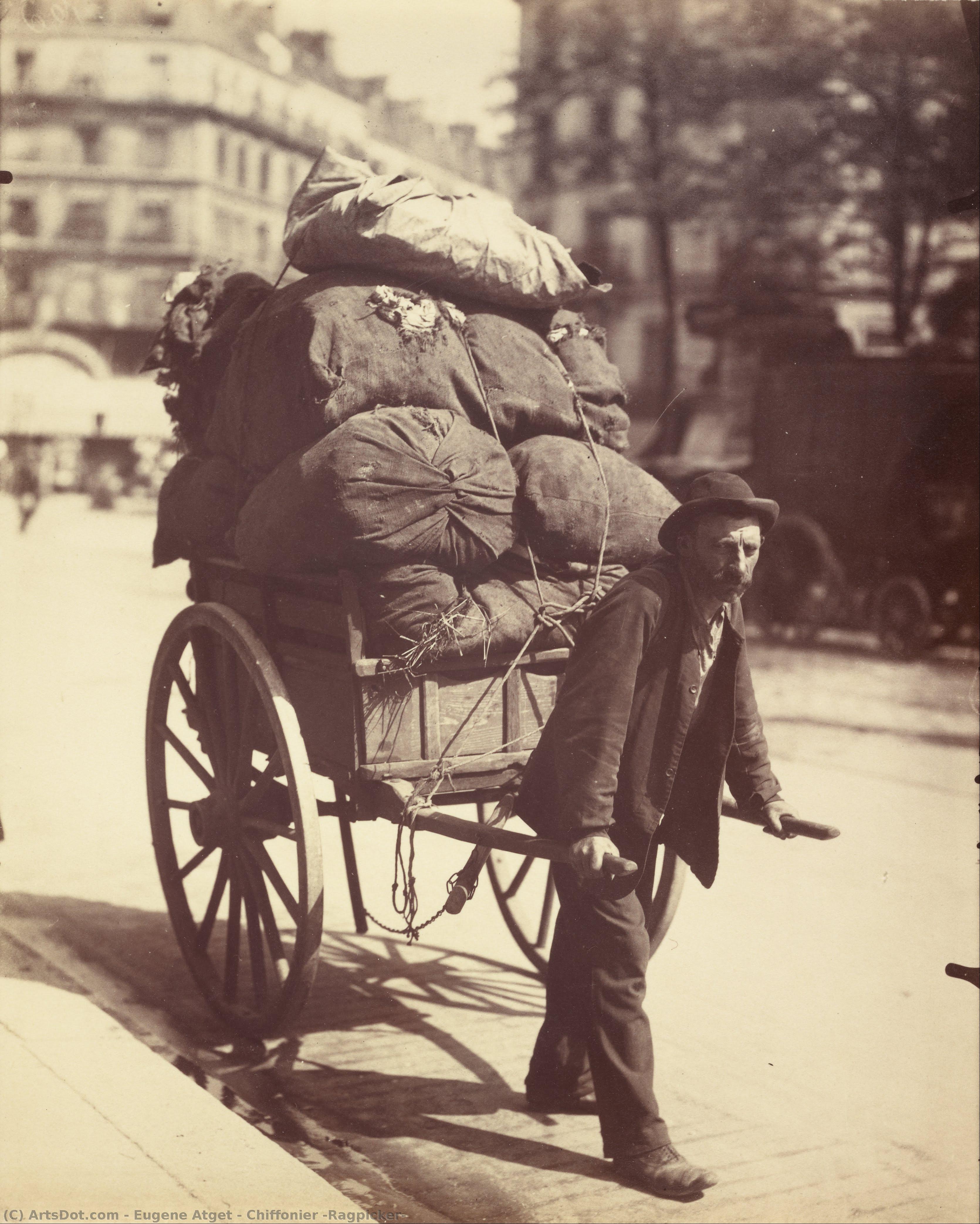 Chiffonier (ragpicker) — Eugène Atget